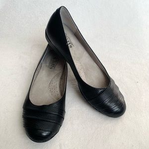 CLIFFS BY WHITE MOUNTAIN Clara Women's Ballet Flat